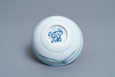 A Chinese blue and white 'Xi Xiang Ji' shallow bowl depicting Cui Yingying and her mother, Kangxi