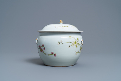 A Chinese famille rose 'kamcheng' bowl and cover with prunus flowers, Jiaqing mark, 19th C.
