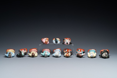 Een complete set met de twaalf dieren uit de Chinese zodiak in famille rose porselein, Hongxian zegelmerk, Republiek