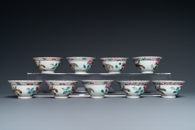 Neuf tasses et dix-sept soucoupes en porcelaine de Chine pour le march&eacute; Straits ou Peranakan, 19&egrave;me