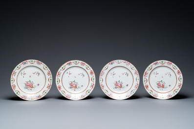 Douze assiettes et un plat en porcelaine de Chine famille rose, Qianlong