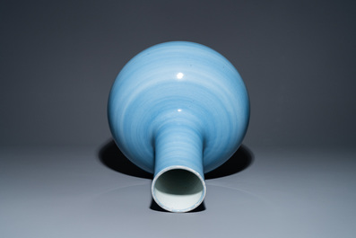 A large Chinese monochrome 'tianqiu ping' claire de lune vase, 19th C.