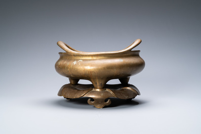 A large Chinese bronze censer on stand, Chenghua mark, 17/18th C.