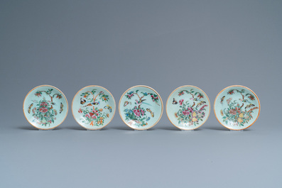 Tien Chinese Canton famille rose bordjes met celadon fondkleur, 19e eeuw