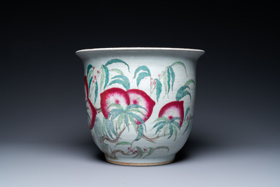 Deux jardini&egrave;res en porcelaine de Chine famille rose, 19&egrave;me