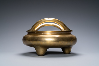 A large Chinese bronze tripod censer, Xuande mark with inscription, 17/18th C.