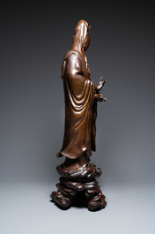 Une figure de Guanyin en bronze incrust&eacute; d'argent, marque Yutang Shi Sou, Qing