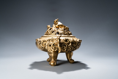 A large Chinese bronze censer with rats on grapevines, 19th C.