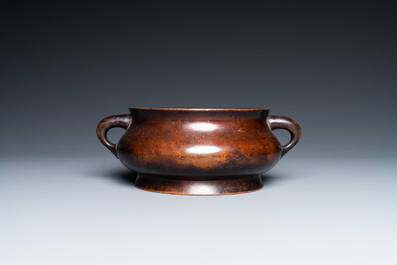 Un br&ucirc;le-parfum en bronze, marque de Xuande, Kangxi