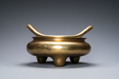 A large Chinese bronze tripod censer, Xuande mark with inscription, 17/18th C.