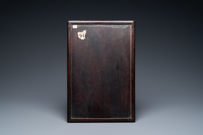 Een Chinese qianjiang cai plaquette met een landschap, 19/20e eeuw