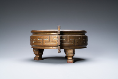 A large Vietnamese bronze censer on stand, 19/20th C.