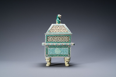 A Chinese reticulated verte biscuit censer and cover, 19th C.
