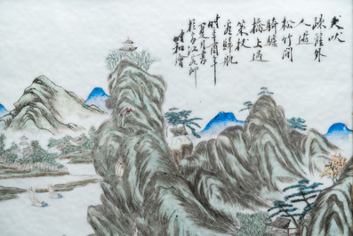 Een Chinese qianjiang cai plaquette met een landschap, 19/20e eeuw