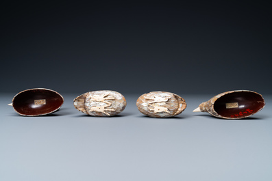 Een paar Chinese dekseldoosjes in de vorm van kwartels in hout en parelmoer, Qianlong merk, Qing