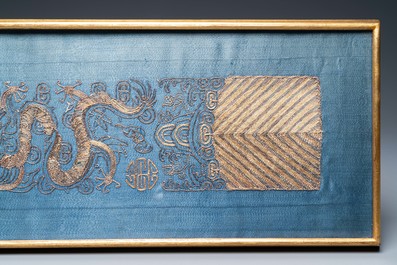 Un gilet, une jupe et un fragment de manche en soie brod&eacute;e, Chine, Qing