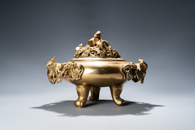 A large Chinese bronze censer with rats on grapevines, 19th C.