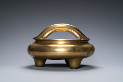 A large Chinese bronze tripod censer, Xuande mark with inscription, 17/18th C.