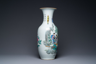 A Chinese two-sided qianjiang cai and famille rose vase, 19/20th C.