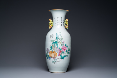 A Chinese two-sided qianjiang cai and famille rose vase, 19/20th C.