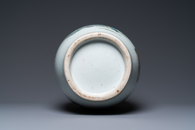 A Chinese two-sided qianjiang cai and famille rose vase, 19/20th C.