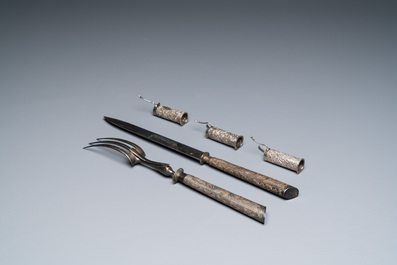 A collection of Chinese silver miniatures, a powder box and a table ornament, 19/20th C.