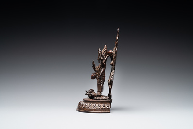 A Sino-Tibetan bronze figure of Mahakala, 17/18th C.