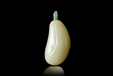 A Chinese pale celadon jade snuff bottle, 18/19th C.