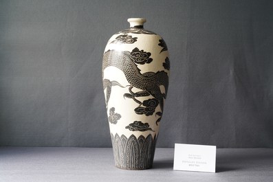 A large Chinese Cizhou meiping 'dragon' vase, Song/Yuan