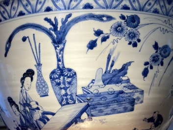 Een uitzonderlijk grote Chinese blauw-witte kom, Kangxi
