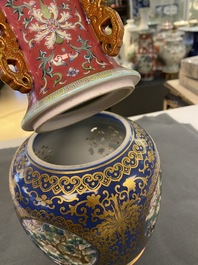Un vase ajour&eacute; et tournant en porcelaine de Chine famille rose compos&eacute; de quatre pi&egrave;ces, marque de Qianlong, R&eacute;publique