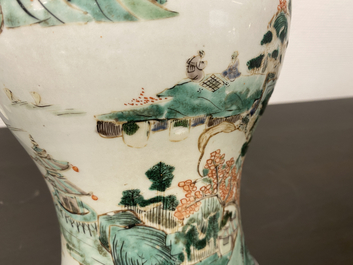 Een Chinese famille verte 'yenyen' vaas met een landschap, Kangxi