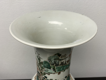 Un vase de forme 'yenyen' en porcelaine de Chine famille verte, Kangxi