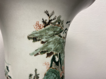 Een Chinese famille verte 'yenyen' vaas met een landschap, Kangxi