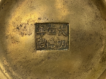 Een Chinese bronzen 'yilu' wierookbrander, Xuande merk, 17e eeuw