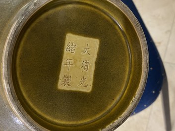 Een Chinese monochrome 'teadust' 'yuhuchunping' vaas, Guangxu merk en periode