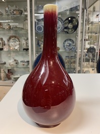 Een Chinese flesvormige flamb&eacute; vaas, Qianlong