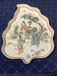 Deux plats en forme de feuilles en porcelaine de Chine famille rose, 19&egrave;me