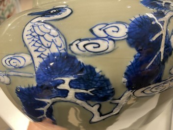 Un vase en porcelaine de Chine en bleu, blanc et rouge de cuivre &agrave; fond c&eacute;ladon, Kangxi