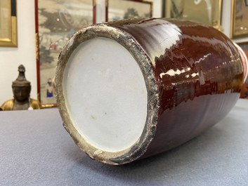 Un vase en porcelaine de Chine monochrome sang de boeuf, 19/20&egrave;me