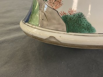 A Chinese famille verte 'battle scene' vase, 19th C.