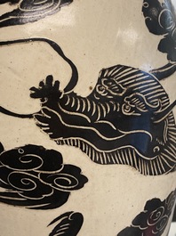 A large Chinese Cizhou meiping 'dragon' vase, Song/Yuan