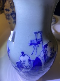 Six vases et une bo&icirc;te couverte en porcelaine de Chine, 19/20&egrave;me