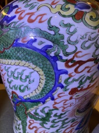Een Chinese wucai 'draken' vaas, Transitie periode