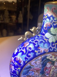 Six vases et une bo&icirc;te couverte en porcelaine de Chine, 19/20&egrave;me