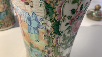 Three Chinese vases, a bowl and a dish, 19/20th C.