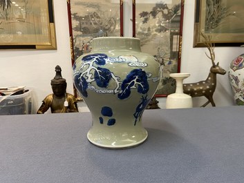 Un vase en porcelaine de Chine en bleu, blanc et rouge de cuivre &agrave; fond c&eacute;ladon, Kangxi