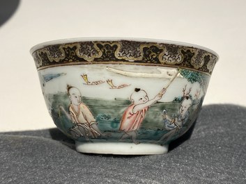 Une tasse et soucoupe en porcelaine de Chine famille rose &agrave; d&eacute;cor de la r&eacute;colte, Yongzheng