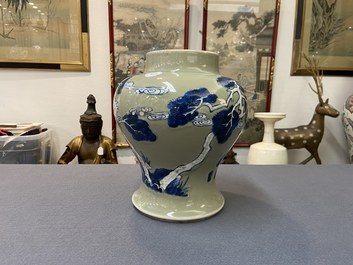 Un vase en porcelaine de Chine en bleu, blanc et rouge de cuivre &agrave; fond c&eacute;ladon, Kangxi