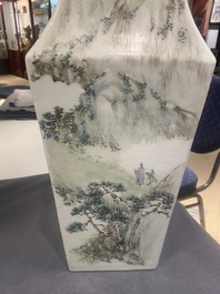 Un vase de forme carr&eacute;e en porcelaine de Chine qianjiang cai, sign&eacute; Ma Qingyun, 19/20&egrave;me